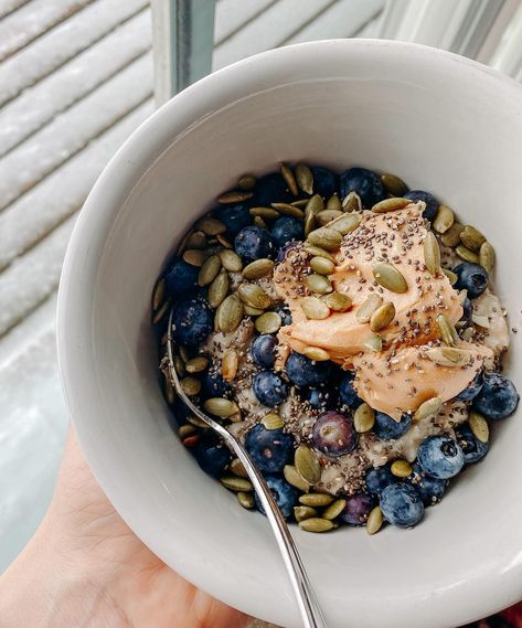 Started my morning off with delicious bowl of oatmeal! 🥣 My favorite oat brand is @bobsredmill - I use the extra thick rolled oats kind. I like to top off oatmeal with fresh blueberries, peanut butter, pumpkin seeds, and chia seeds for sweetness + crunch. SO GOOD 🫐💙🥜 #food #foodporn #foodie #blueberries #banana #oats #oatmeal #delicious #staypositive #nutrition #breakfast #vegan #veganbreakfast #veganoatmeal #goodeats #healthyfood #chiaseeds #pumpkinseeds #nutrition #healthybreakfast #healt... Nutrition Breakfast, Bowl Of Oatmeal, Breakfast Vegan, Vegan Oatmeal, Peanut Butter Pumpkin, Peanut Butter Oatmeal, Banana Oats, Vegan Breakfast, Rolled Oats