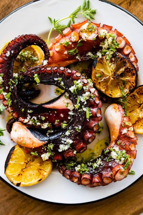 Easy Grilled Octopus Recipe with Lemon (Greek Style) Octopus Dishes, Grilled Octopus Recipe, Lemon Butter Garlic Sauce, Greek Dinner Party, Butter Garlic Sauce, Octopus Recipe, Easy Pesto Pasta, Greek Night, Flounder Recipes