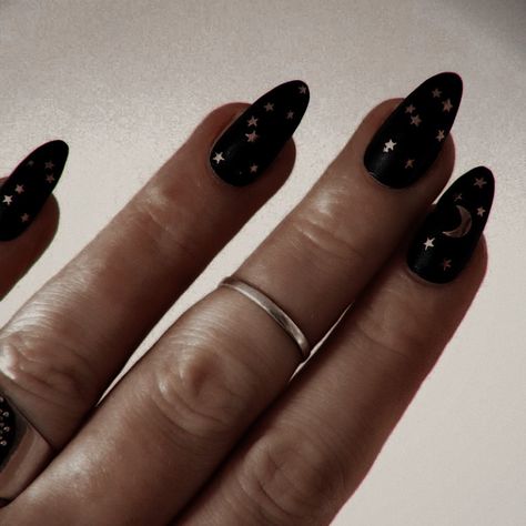 Dark Academia Nails, Dark Nail Designs, Oval Nails Designs, Dark Red Nails, Red Nail Art, Pretty Ear Piercings, Formal Nails, Moon Nails, Black Nail Designs