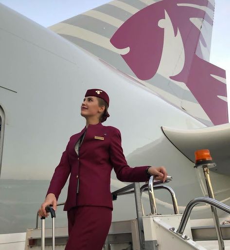 Qantas Flight Attendant, Qatar Flight Attendant, 2023 Goals, Flight Attendant Life, Feminine Skirt, Flight Attendants, Qatar Airways, Cabin Crew, Flight Attendant