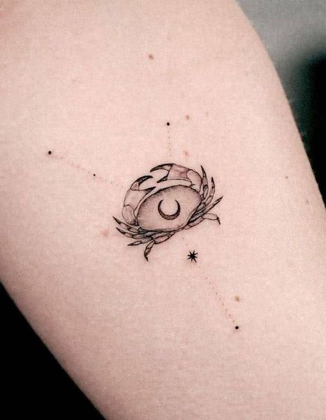 Crab Horoscope Tattoo, Zodiac Crab Tattoo, Floral Star Tattoo, Tattoos For Cancers, July Zodiac Sign Tattoo, Unique Zodiac Tattoos, Zodiac Tattoos For Cancers, Cancerian Tattoo Moonchild, 713 Tattoo