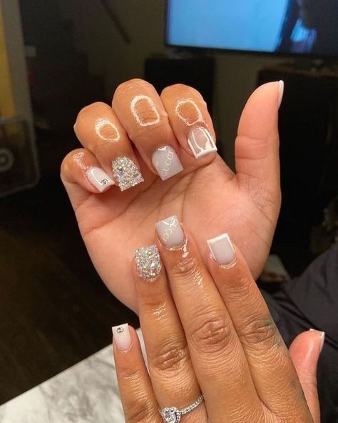 Shorties are so cute Short Nails Inspo, Cool Apps, Overlay Nails, Acrylic Toe Nails, Hard Nails, White Acrylic Nails, Colored Acrylic Nails, Girly Acrylic Nails, Cute Acrylic Nail Designs