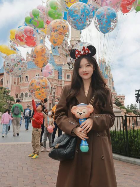 Disney Outfits Winter, Disneyland Outfit Spring, Disneyland Outfit Winter, Japan Outfit Winter, Tokyo Winter, Tokyo Outfits, Korean Winter Outfits, Disney Outfits Women, Disney Tokyo