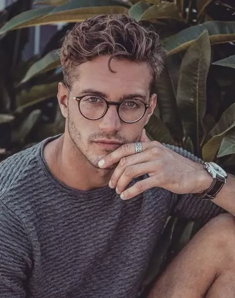 Check out the best men’s wavy hairstyles 2024 15 ideas Men’s Medium Wavy Hair, Short Wavy Hairstyles Men, Mid Length Hair Men Wavy, Men Haircut Wavy Hair, Men’s Haircut For Wavy Hair, Mens Wavy Hairstyles, Round Face Hairstyles Mens, Short Wavy Hair Men, Men's Wavy Hairstyles