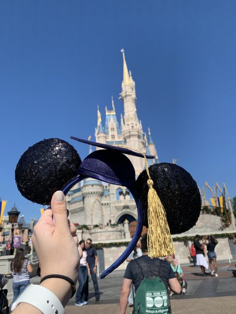 Mickey Graduation Ears, Graduation Mickey Ears, Disney World Ears, Disney Graduation, Disney Wear, Disneyland Ears, Minnie Ears Headband, Diy Disney Ears, Disney Photo Ideas