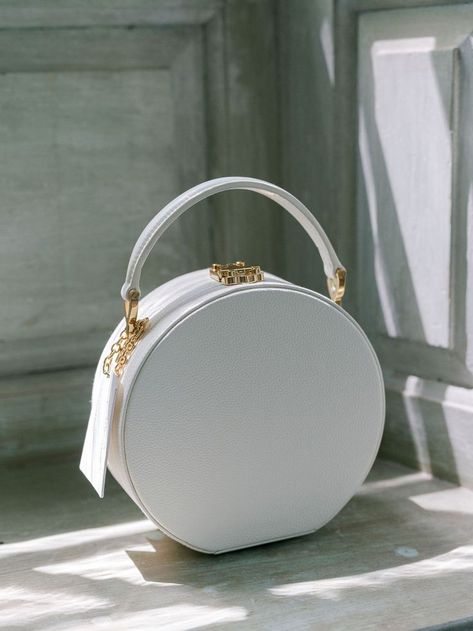 A vintage-inspired hat box purse, made of white genuine leather with a gold embossed tag. This is the first product in the Joy Proctor x The Bella Rosa Collection. Joy Proctor, Travel By Plane, Bridal Handbags, By Plane, Ladies Purse, Girly Bags, Brides Magazine, Hat Box, Iconic Fashion