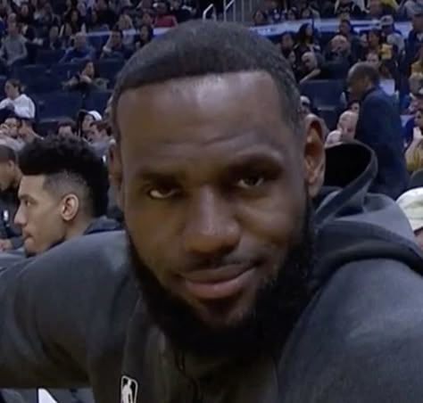 Lebron James Funny Face, Lebron James Funny, James Meme, Nba Funny, Miles Spiderman, Nba Memes, Basketball Funny, Nba Pictures, Reaction Face