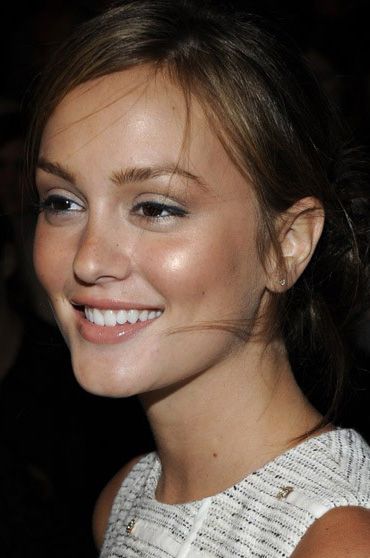 Leighton Meester with bronzed, glowing skin. This is an excellent look for summer- I need to find a warm-toned highlighter to tie everything together. Braut Makeup, Makeup Tip, Gossip Girls, Nars Blush, Nars Makeup, Leighton Meester, Blair Waldorf, Celebrity Makeup, Natural Makeup Looks