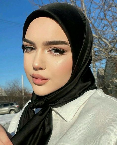 Hijabi Ootd, Modest Wedding Dresses With Sleeves, Simple Hijab Tutorial, Arabic Makeup, Simple Hijab, Muslim Style, Mode Turban, Maybelline Makeup, Muslim Outfits Casual