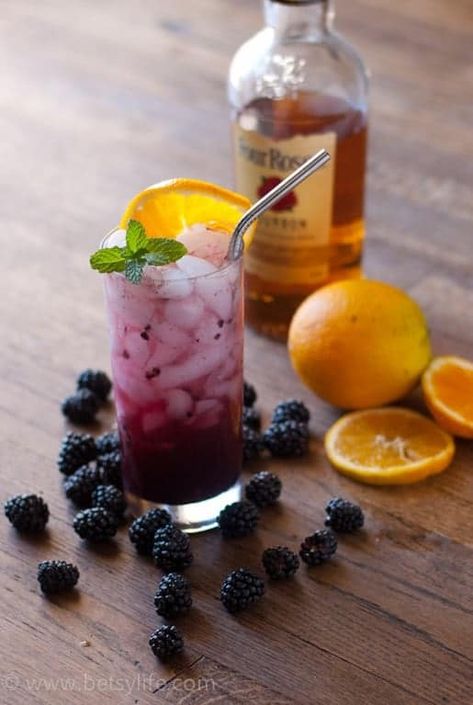 Blackberry Bourbon Fizz Cocktail - Betsylife Bourbon Fizz, Blackberry Bourbon, Fall Cocktail, Fall Cocktails, Perfect Cocktails, Delicious Cocktails, Refreshing Cocktails, Signature Drinks, Craft Cocktails