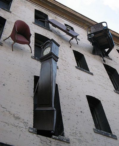 “Since 1997, the building known locally as “The House of Falling Furniture” located at the corner of 6th st. and Howard st. in San Francisco, has been a sculptural mural.The piece consists of sometimes malshapened tables, chairs, lamps and even a grandfather clock, all hanging precariously out of the building’s windows. Fall Furniture, San Francisco Houses, Portrait Sculpture, Sculpture Installation, Street Art Graffiti, Land Art, Public Art, Local Artists, 인테리어 디자인