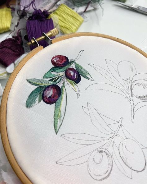 Modern Hand Embroidery Patterns, Embroidery Workshop, Diy Bead Embroidery, Hand Embroidery Patterns Flowers, Hand Embroidery Flowers, Brazilian Embroidery, Beaded Jewelry Tutorials, Bead Embroidery Jewelry, Sewing Embroidery Designs