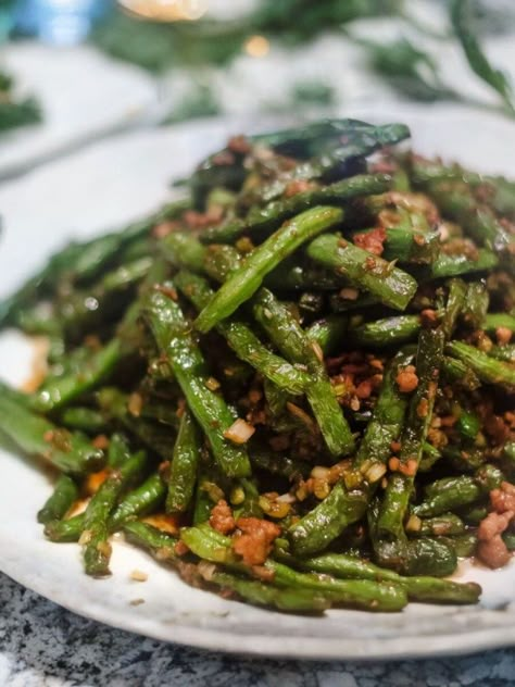 A plate of sauteed canned green beans Chinese Green Bean Recipes, French Green Bean Recipes, Canned Green Bean Recipes, String Bean Recipes, Chinese Green Beans, Green Beans Recipes, Chinese Long Beans, Green Beans Side Dish, Long Beans