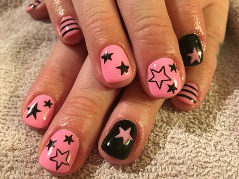 Black Pink Nail Designs Short, Short Black Pink Nails, Pink Nails With Black Stars, Pastel Pink And Black Nails, Pastel And Black Nails, Simple Pink And Black Nails, Cute Y2k Nails Short, Scene Emo Nails, Black And Pink Star Nails