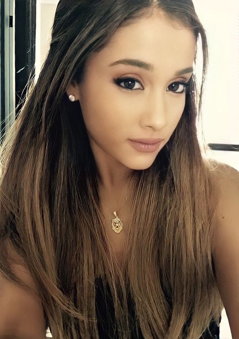 Ariana Grande 2010, Pictures Selfies, La Girl Aesthetic, Ariana Grande 2016, Ariana Grande Selfie, Ariana Grande 2014, Adriana Grande, Ariana Grande Makeup, Ariana Grande Hair