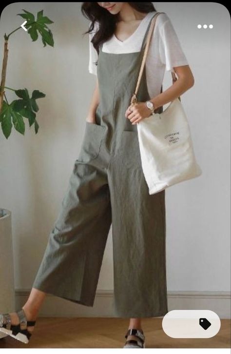 Celana Jogger Wanita, Seoul Street, Korean Outfit Street Styles, Korean Casual Outfits, Casual Day Outfits, Linen Jumpsuit, Quick Outfits, Modest Clothing, Korean Girl Fashion