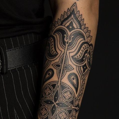 𝕭𝖊𝖈𝖈𝖆 𝕽𝖊𝖎𝖑𝖑𝖞-𝕾𝖊𝖑𝖋 on Instagram: "Thank you Emilie for letting me do this gothic and Moorish architecture inspired forearm cuff for you! #oaklandtattoo #bayareatattoo #sanfranciscotattoo #ornamentaltattoo #geometrictattoo #gothicarchitecture #moorisharchitecture #forearmtattoo #blackwork #cufftattoo" Moorish Tattoo, San Francisco Tattoo, Cuff Tattoo, Moorish Architecture, Gothic Architecture, Forearm Tattoo, Architectural Inspiration, Blackwork, Geometric Tattoo