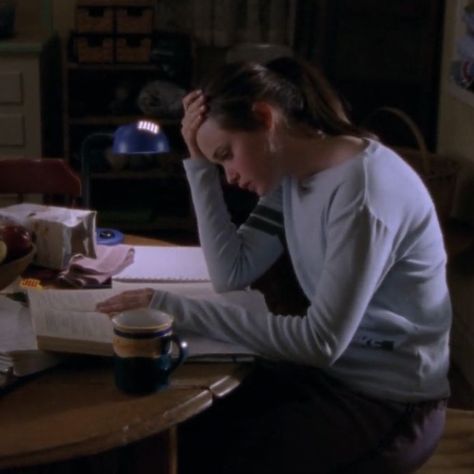 rory thinker 💭 on Twitter: "exam season... https://t.co/MxlGLYixnK" / Twitter Rory Gilmore, Gilmore Girls, A Book, Reading, On Twitter, Coffee, Twitter, Pink