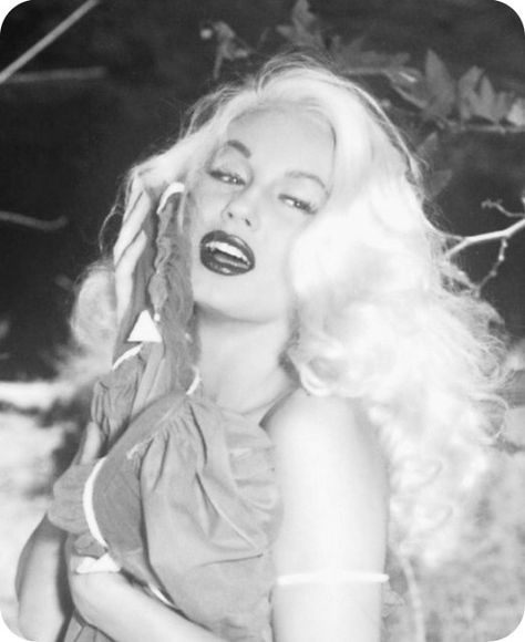 Mamie Van Doren, Classic Film Stars, Anita Ekberg, Film Genres, Van Doren, Jayne Mansfield, Raquel Welch, Creative Portraits, Famous Women