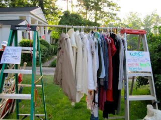 Garage Sale Clothes Display, Display Clothes At Yard Sale, Yard Sale Display Clothes, Garage Sale Ideas Display, Garage Sale Clothes, Yard Sale Clothes, Yard Sale Clothes Rack, Yard Sale Display, Yard Sale Hacks