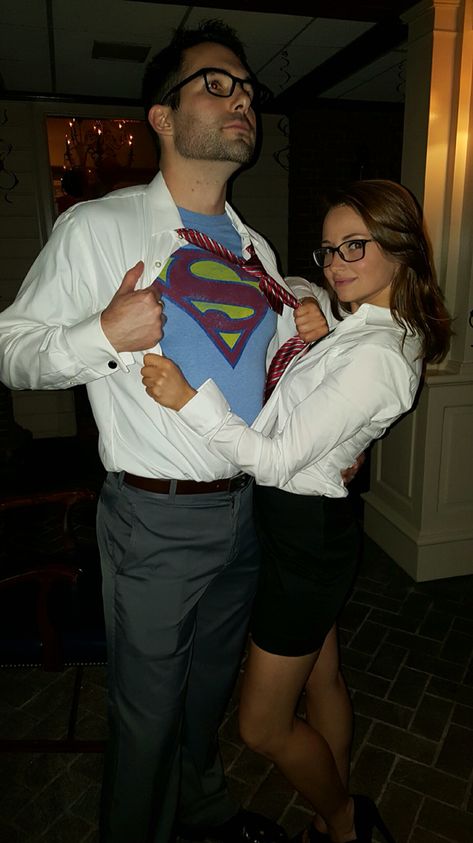 Lois Lane and Superman Halloween Costume Couple, Easy Couple Halloween Costumes, Easy Couples Costumes, College Halloween Party, Meme Costume, Halloween Costumes Diy Couples, Cute Couples Costumes, Black Halloween Costumes, Best Couples Costumes