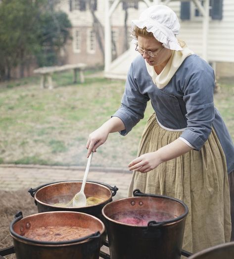 Excavating a Queer History of Colonial Williamsburg | Atlas Obscura 18th Century Working Woman, Colonial Aesthetic, Art O Mat, Picture Story Prompts, Sally Hemings, Fun Craft Projects, Queer History, Pioneer Clothing, Library Inspiration