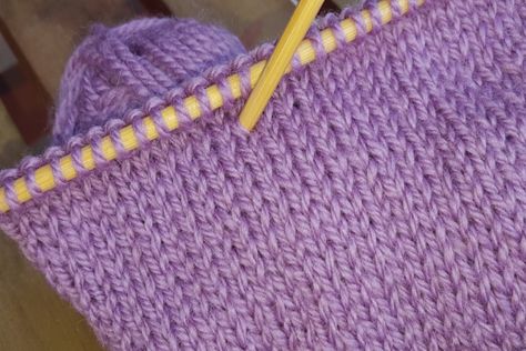 Garter Stitch Knitting Stitch Pattern #basicknittingstitchpatterns Stocking Stitch Knitting, Knitting Stitch Patterns, Stitch Knitting Pattern, Basic Knitting, Garter Stitch Knitting, Plain English, Knitting Basics, Knitting Instructions, Easy Knitting Patterns