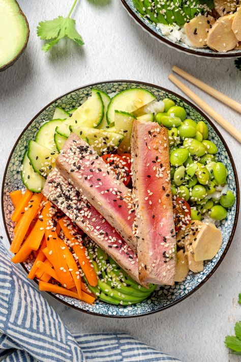 Ahi Tuna Sushi Bowl, Ahi Tuna Noodle Bowl, Healthy Ahi Tuna Steak Recipes, Seared Ahi Tuna Poke Bowl, Tuna Sushi Bowl, Seared Pepper Ahi Tuna, Sushi Bowl Recipe, Tuna Sushi, Vegetable Plate