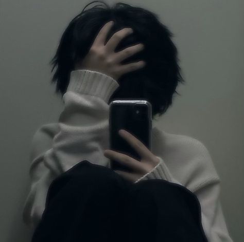 Emo Boy Hair, Chicos Aesthetic, Cute Emo, Boy Pictures, Fluffy Hair, Hair Reference, Short Hair Haircuts, Alternative Outfits