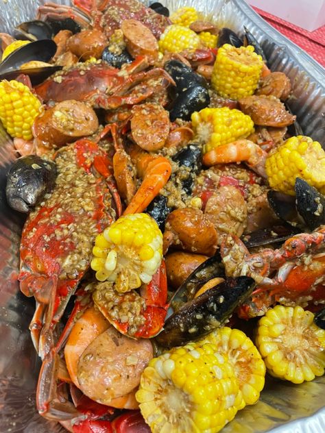 Boil Seafood, Noodle Seafood Boil, Huge Seafood Boil, Seafood Boil Mukbang, Sea Food Boil Aesthetic, Seafood Boil Recipes, Fish Recipes Healthy, Seafood Boil, Snap Food