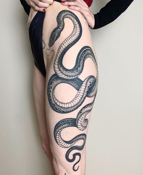 Snake hip & leg tattoo by Mo Ducommun, an artist at Jardin Electrique private studio in Lucerne, Switzerland. Snake Thigh Tattoo, Best Tattoo Ideas For Men, Tattoo Dotwork, Snake Tattoo Design, Best Tattoo Ideas, Tattoo Ideas For Men, Back Of Shoulder Tattoo, Leg Tattoo Men, Leg Tattoos Women