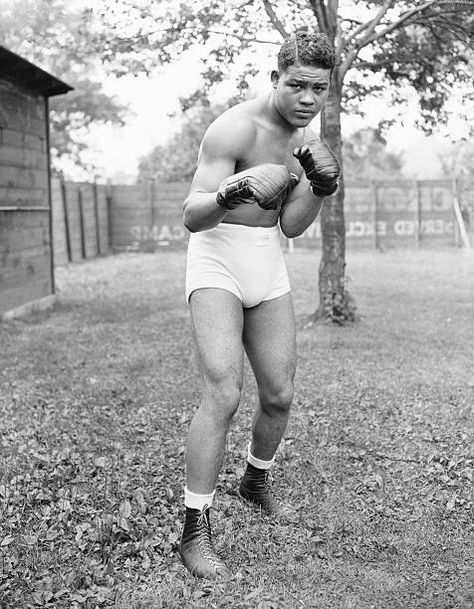 Boxing Stance, Joe Lewis, Boxing Legends, Boxing Techniques, Joe Louis, Boxing History, Jazz Age, Heavy Weight, Drawing Reference