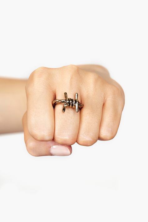 Barbed Wire Ring Barbed Wire Ring, Barbed Wire Art, Jewelry Making Rings, Jewelry Scarves, Body Chains, Horse Jewelry, Wire Ring, Diy Wire Jewelry, Barbed Wire