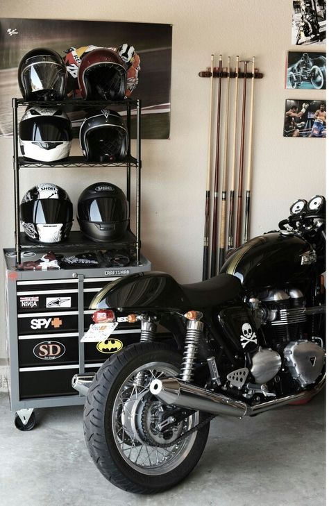 Man Cave Ideas Room, Instagram Tattoos, Ultimate Man Cave, Triumph Thruxton, Bike Aesthetic, Motorcycle Aesthetic, Biker Aesthetic, Motorcycle Garage, Pretty Bike