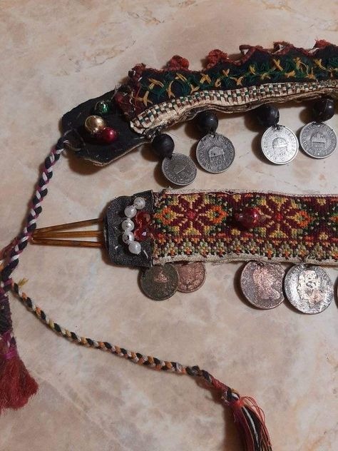 Aaliyah Costume, Slavic Jewelry, Ukrainian Clothing, Hand Beaded Embroidery, Bohemian Pattern, Indian Crafts, Boot Jewelry, Fantasy Jewelry, Bracelet Crafts