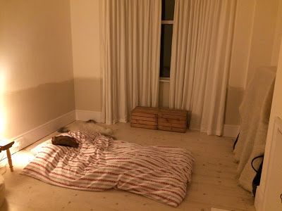 Extreme Minimalist Home, Quiet Lifestyle, Laptop Setup, Sleeping On The Floor, Minimal Room, Japanese Apartment, Minimalist Studio, Muji Style, Hostel Room