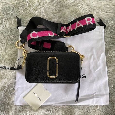 At affordable pricess!!, Mac Jacobs Bag, Marc Jacobs Crossbody Bag Outfit, Marco Jacobs Bags, Black Marc Jacobs Snapshot Bag, Marc Jacobs Snapshot Bag, Marc Jacobs Crossbody Bag, Marc Jacobs Purse, Crossbody Bag Black, Luxury Purses