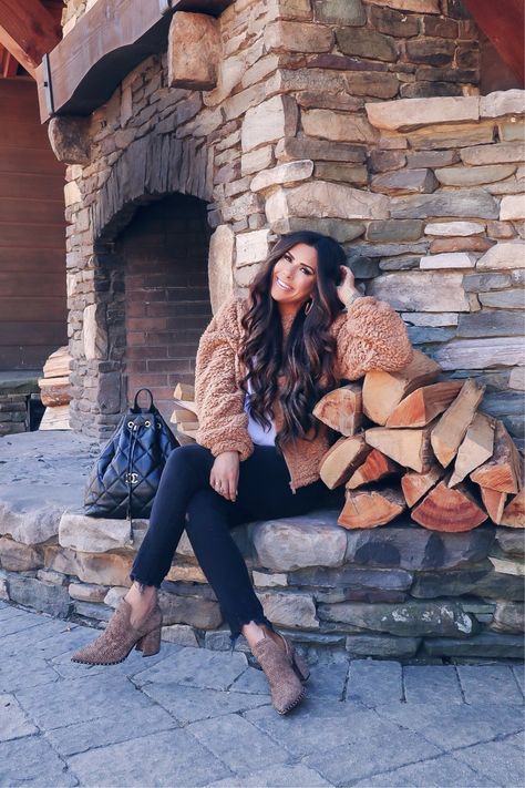 Emily Gemma Outfits, Winter Fashion Looks, Emily Gemma, Fuzzy Coat, Fashion Days, Winter Trends, Spring Trends, Summer Trends, Casual Fall Outfits