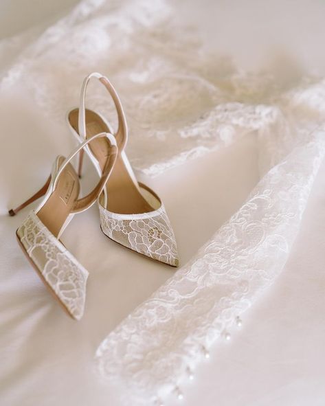 Bridal Shoes Low Heel, Lace High Heels, Wedding Lookbook, Shoes Heels Classy, Fancy Wedding Dresses, White Wedding Shoes, Bridal Heels, Wedding Shoes Heels, Dream Wedding Ideas Dresses