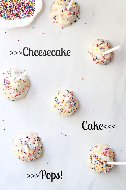 Cheesecake Cake Balls No Bake Cheesecake Cake Pops, Cheesecake Cake Balls, Balls Dessert, Cheesecake Cake Pops, Cheesecake Pops, Frozen Cheesecake, Cake Ball, White Cake Recipe, Cake Pop Recipe