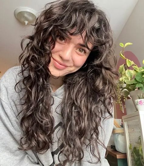 19 Curly Hair Bangs Styles for Every Face Shape - Get Inspired Now Pony Styles, Blond Pony, Curly Hair Fringe, Bangs Styles, Perfect Curly Hair, Curly Hair Bangs, Oval Face Haircuts, Curly Bangs, Blonde Curls