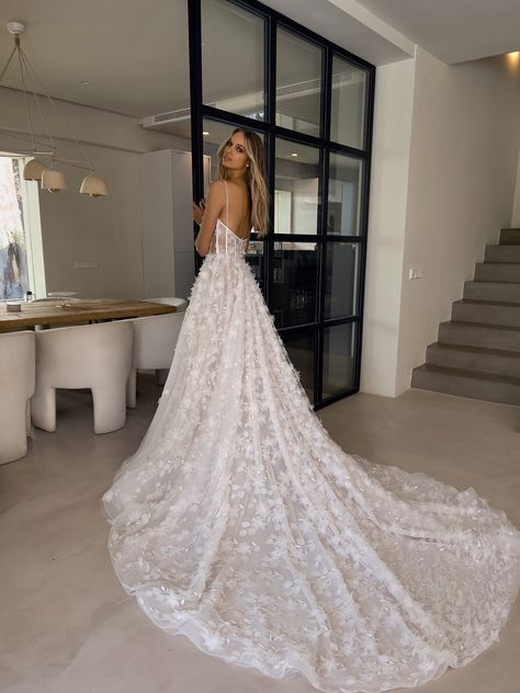 Bridal Studio, Dream Wedding Ideas Dresses, Wedding Dresses Unique, Wedding Dress Inspiration, White Wedding Dresses, A-line Wedding Dress, Dream Wedding Dresses, Ball Gown Wedding Dress, Styl Vintage