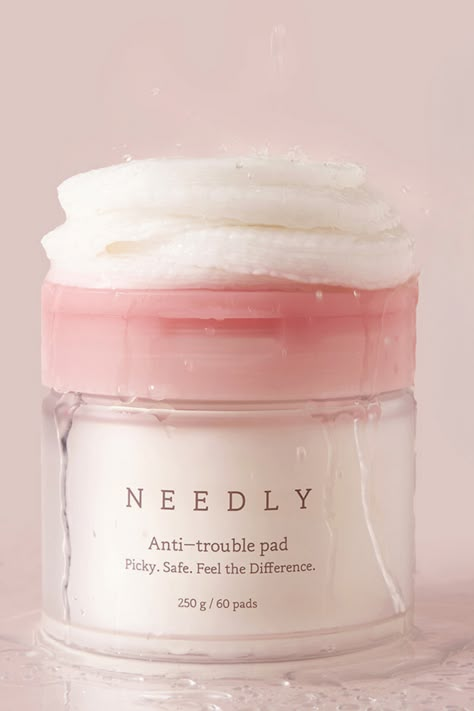 Introducing NEEDLY Anti-Trouble Pad 🌙 This innovative formula tackles recurring skin issues by cleansing and refreshing while boosting the skin's natural barrier. With 4 chemical exfoliators—AHA, BHA, PHA, and LHA—it removes dead skin, impurities, excess sebum, and gently exfoliates. The dual-sided, grid-embossed texture ensures thorough cleansing, while the moist cotton side offers a refreshing, cooling sensation. Suitable for all skin types! #Purito #DermideCicaBarrier #SleepingPack Chemical Exfoliators, Sleeping Pack, Cleansing Pads, Aha Bha, Skin Issues, Brush Cleaner, All Skin Types, Natural Skin, Skin Types