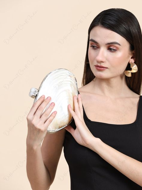 Clam Sea Shell Clutch Purse Double Side Natural Shell - Etsy Shell Clutch, Shell Purse, Natural Calm, Unique Purses, Wedding Clutch, Free Earrings, Clam Shell, Marble Stone, Pearl Shell