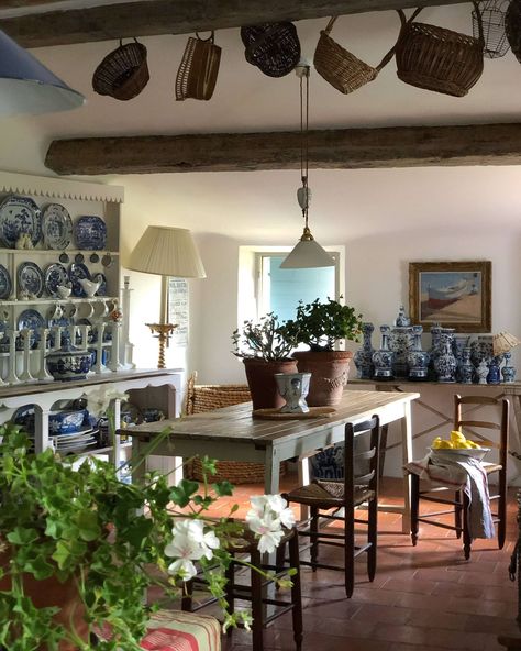 French Countryside Home, Italian Country House, Provence Interior, Provencal Decor, Provence House, Chic Dining Room, French Home, Provence Style, Craftsman Bungalows