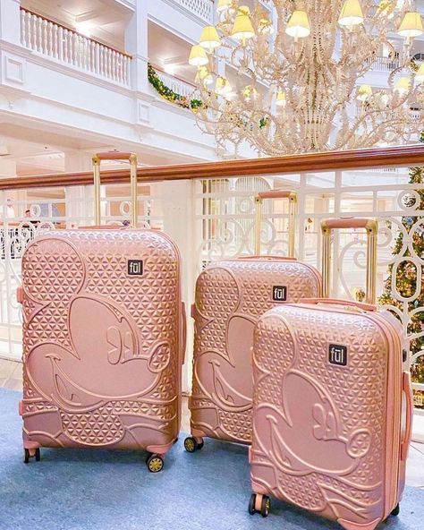 FŪL Bags on Instagram: “✨💫 RESTOCKED💫✨ The sold out 3 piece Mickey set is back in rose gold, silver, and black! 🐭 Which one are you getting?” Luggage Sets Cute, Disney Suitcase, Rose Gold Luggage, Disney Luggage, Hard Sided Luggage, Disney Necklace, Cute Luggage, Disney Bracelet, Baggage Claim