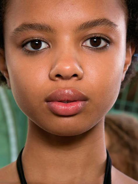 Best Makeup PFW S/S 2016- ellemag Minimal Beauty, Makeup For Black Skin, Lovely Eyes, Model Inspo, Beauty Shoot, Beauty Shots, Face Images, Face Photo, Long Hair Girl