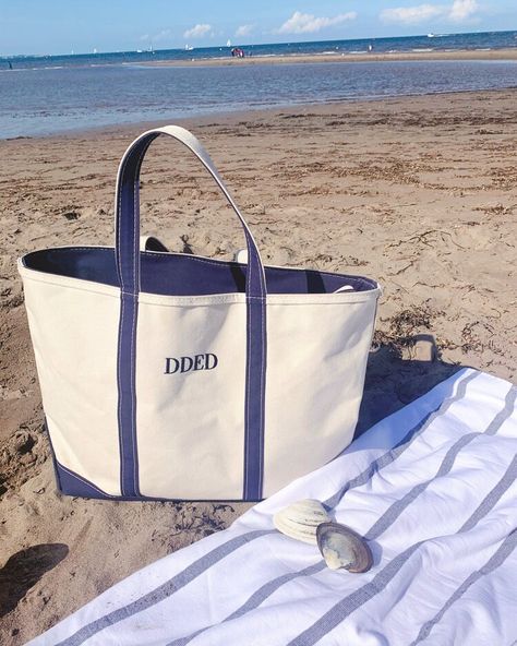 What's In My Beach Bag | LL Bean Boat & Tote — WHERE WE SUMMER Ll Bean Tote Bag Aesthetic, Boat And Tote Ll Bean, Llbean Tote Bag, Ll Bean Bag, Ll Bean Tote Bag, Luggage Packing List, Ll Bean Boat And Tote, Ll Bean Tote, Aruba Honeymoon