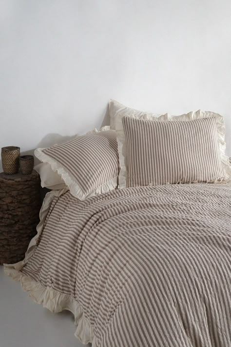 Brown 100% Cotton Ruffle Yarn Dyed Double Duvet Cover Set,Modern Striped Comforter and Sheet Set,Stripes Comforter Set,Quilt Fastener Gift When you buy a duvet cover set, we send you a Quilt Fastener as a gift.  Duvet cover set: Duvet Cover 160x220 cm  (63x87) Inches                                           Bed Sheet 160x240 cm (solid beige color) (63X94) Inches                                           Pillowcase 50x70 cm (1 piece) (20x 26 ) Inches Double duvet cover set: Duvet Cover 200X220 cm (79x87) Inches                                            Bed Sheet 240X260 cm (94x102) Inches                                            Pillowcase 2X50x70 cm (2 piece) (20x 26 ) Inches 100% cotton.The yarn is dyed.It has been washed with a special washing technique. The duvet cover and pillowcas Cute Queen Bedding, Striped Duvet And Pillows, Bedroom Linens Bedding, Comfy Bedding, Bed Spread, Duvet Cover Brown, Wide Stripe Bedding, Beige Bed Sheets, Brown Stripe Bedding