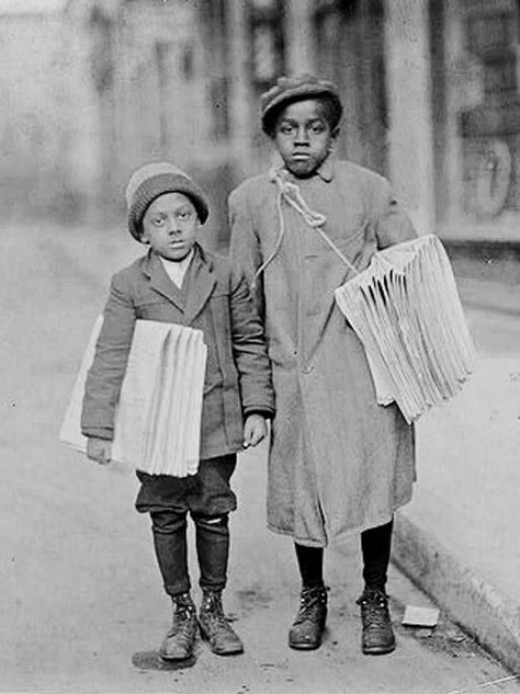 Lewis Hine, Black Heritage, Paper Boy, American Photo, Wilde Westen, Photo Vintage, African History, African American History, Black American